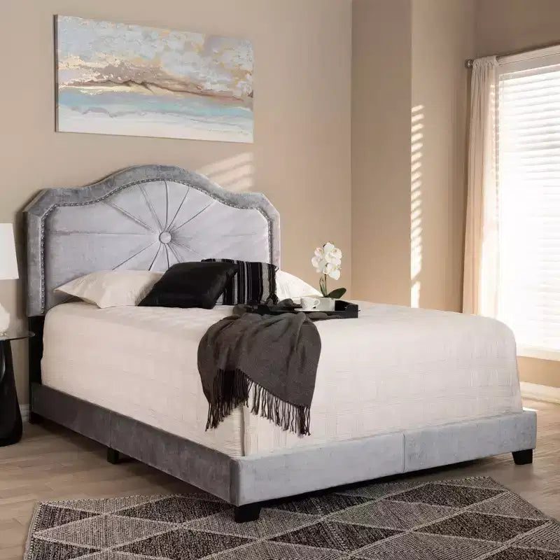 Letto matrimoniale in velluto grigio imbottito, design trapuntato moderno, finitura lucida, imbottitura in schiuma, telaio in MDF